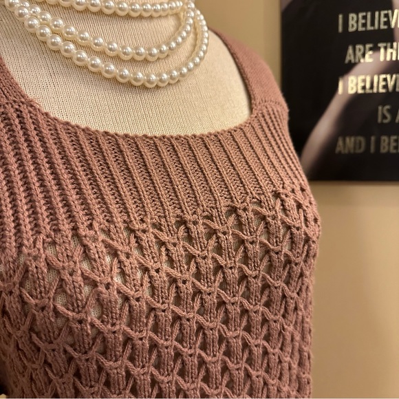 ✨Charlotte Russe mauve pink cold shoulder sweater Size S - Picture 5 of 11